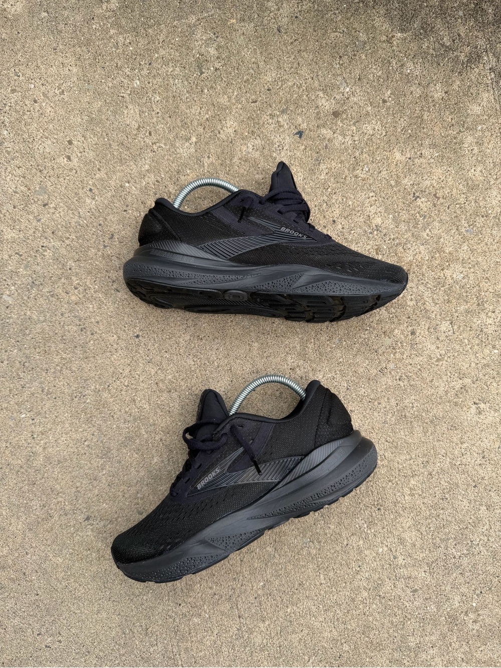 Brooks Adrenaline GTS 24 Womens Size 8.5 B Running Shoes Black Ebony 1204261B020 - Picture 2 of 12